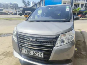 Toyota Noah 2017 Silver