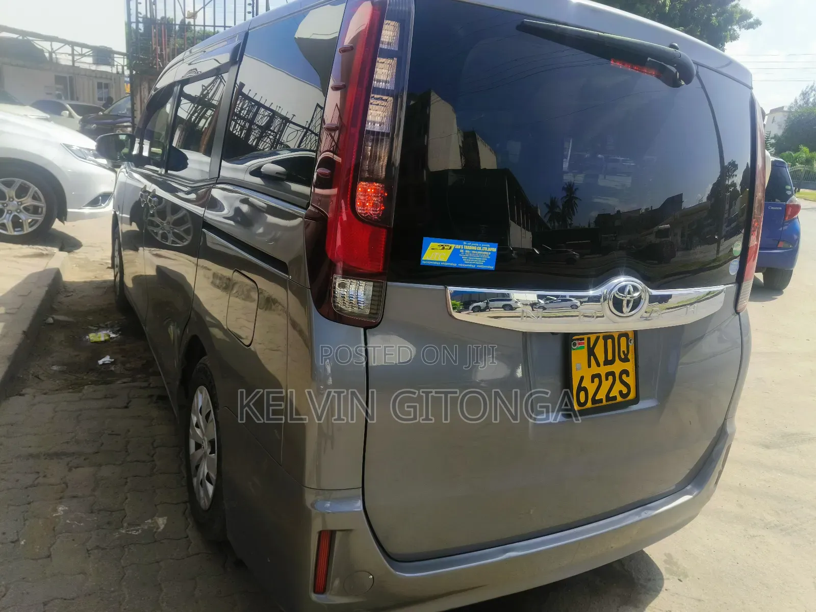 Toyota Noah 2017 Silver