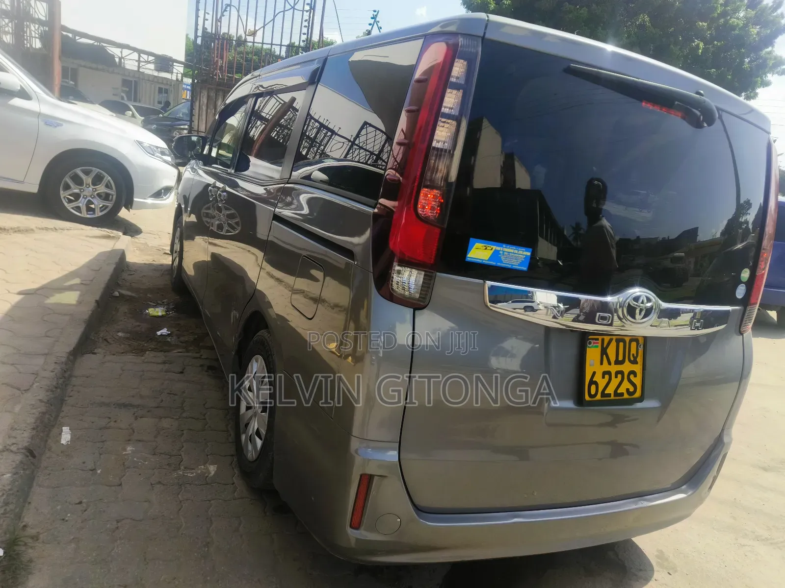 Toyota Noah 2017 Silver