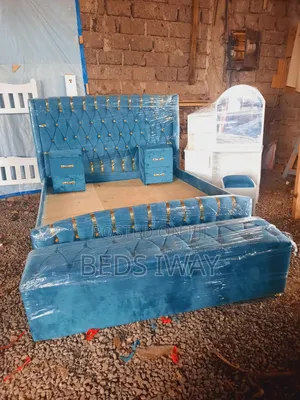 6x6 Bed, Side Drawers, Ottoman