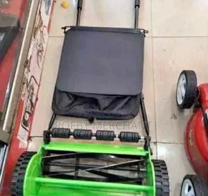 Efficient Manual Lawn Mower With Sharp Rotary Blade