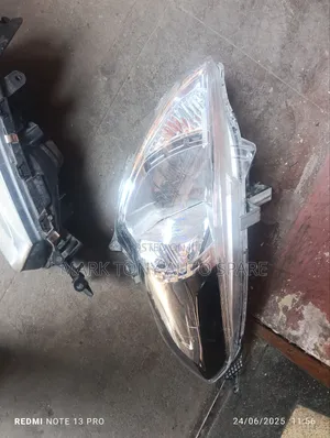 Nissan Latio/ Almeera Headlight Non Zenon.