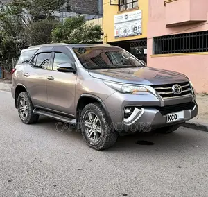 Toyota Fortuner 2.8 D AWD 2017 Gold