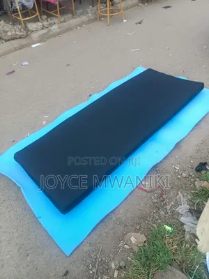 Massage or Body Wash Waterproof Mattress, Black
