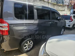 Toyota Noah 2014 Gray