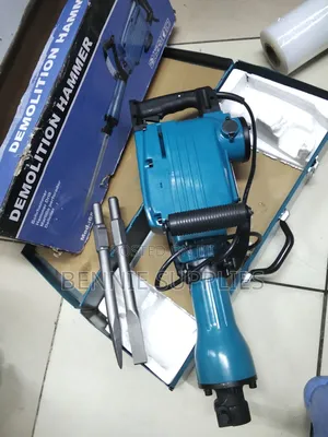 Makita Demolisher Hammer Drill / 600watts Demolisher