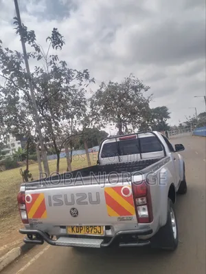 Isuzu D-MAX 2023 Silver