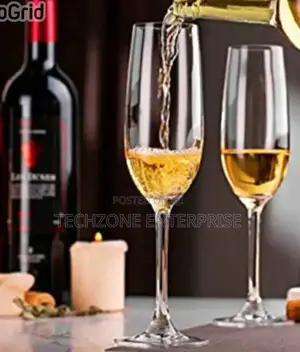 *Luxurious Set of 6 Champagne Glasses 