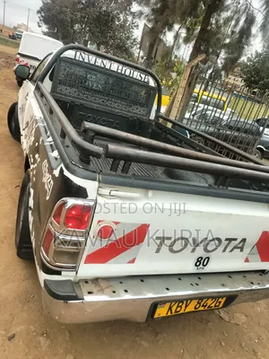 Toyota Hilux 2014 White