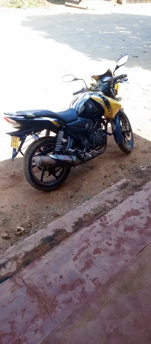 TVS Apache 160 4V 2014 Yellow
