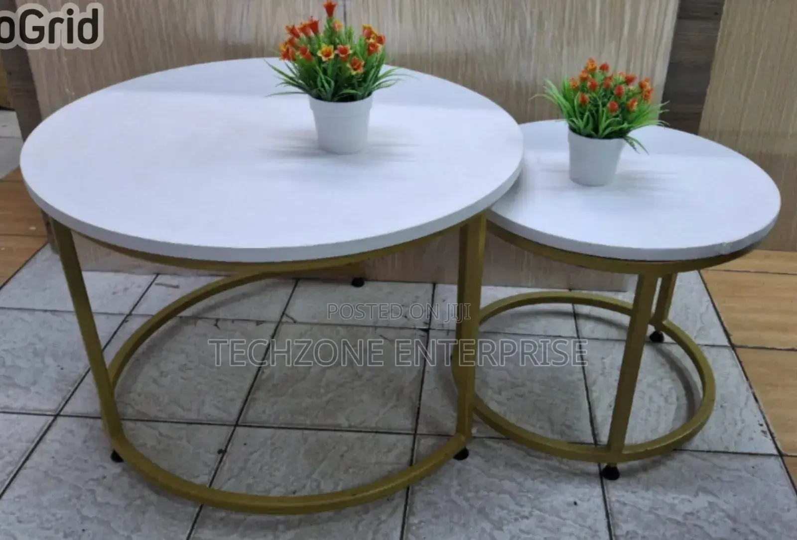 *Sierra Round Nesting Coffee Table Golden Metal Frame
