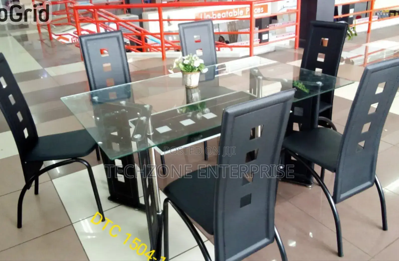 Executive 6 Sitter Glass Dinning Table With Leather Seat 