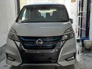 Nissan Serena 2019 Silver