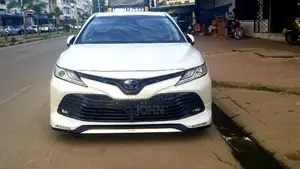 Toyota Camry 2018 White