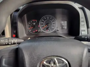 Toyota HiAce 2019 White