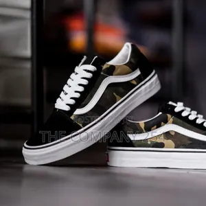 Vans Off the Walls Unisex Skater Vans_ Sizes: *39 to 45*
