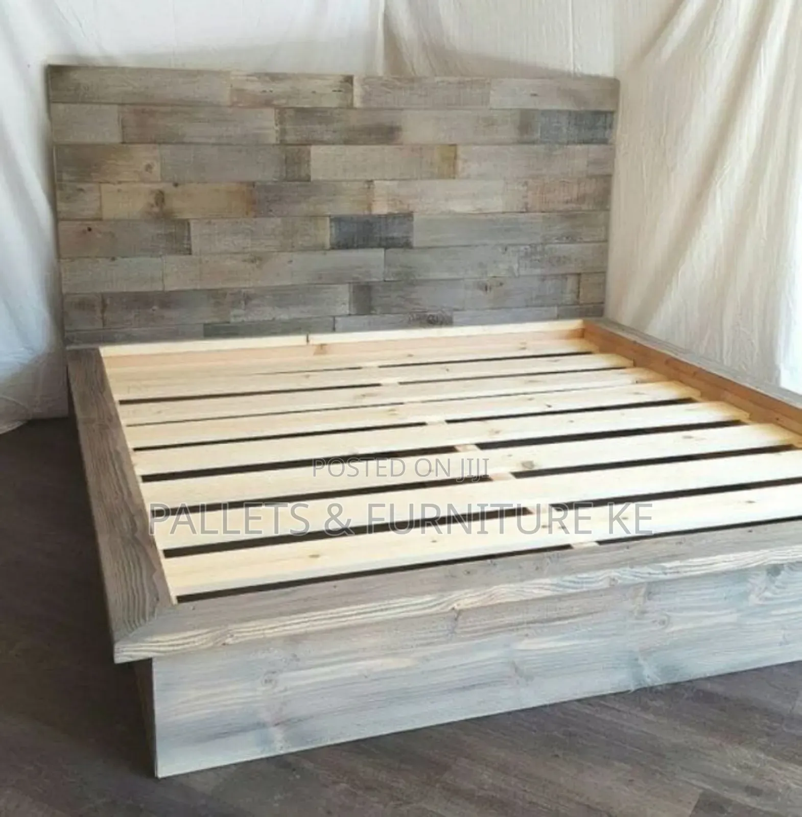 Dark-root Platform Bed