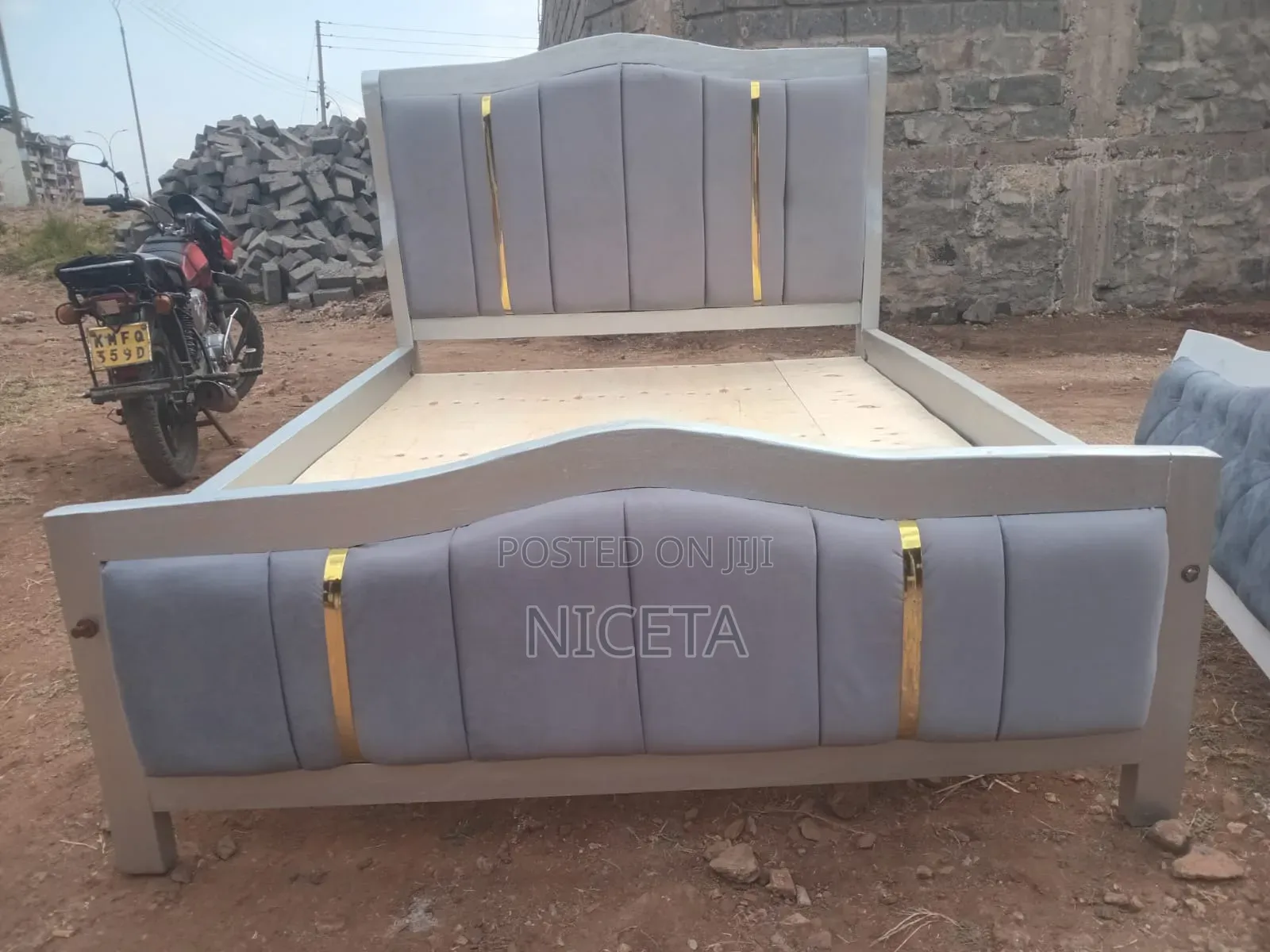 Mocket Beds 5*6 With Straight Gold Ripping
