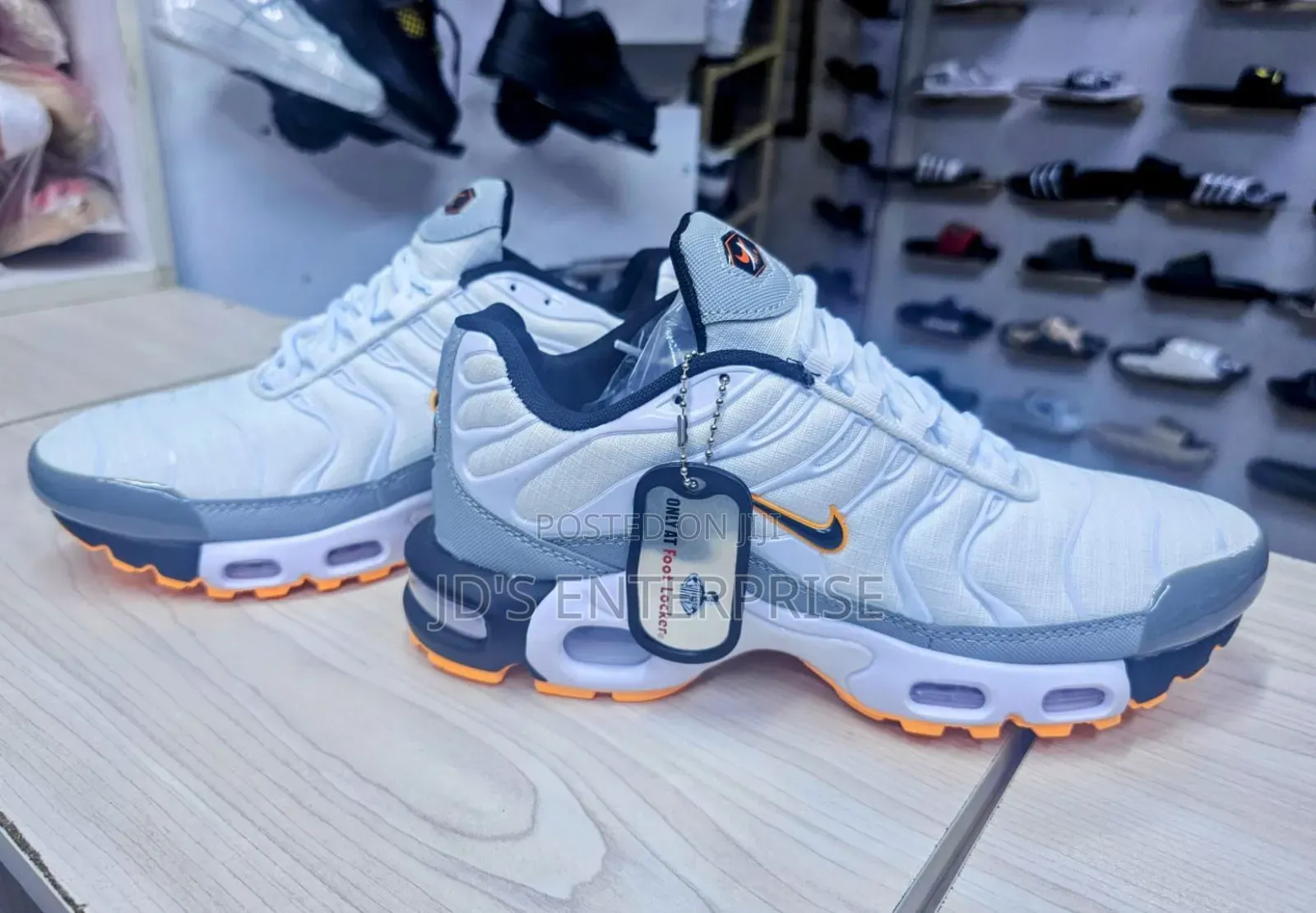 White Airmax Sneakers (Tn)