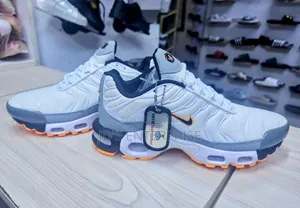 White Airmax Sneakers (Tn)