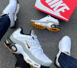 White Airmax Sneakers (Tn)