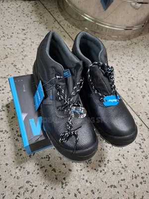 Safety Boots (Vaultex Brand).