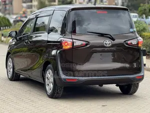 Toyota Sienta 2018 Brown