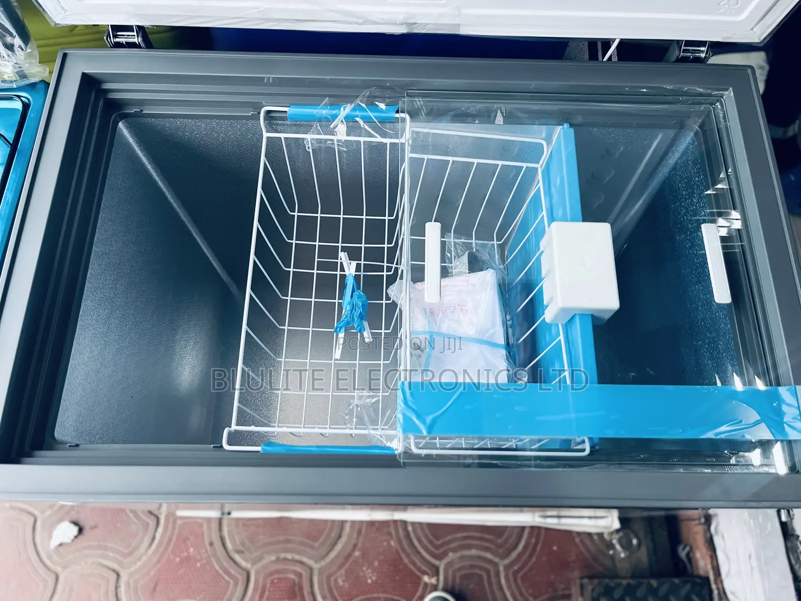Von Vafc20dhg Chest Freezer, 198l - Silver