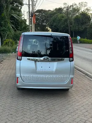 Toyota Noah 2019 Silver
