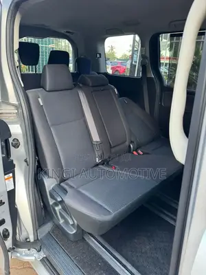 Toyota Noah 2019 Silver