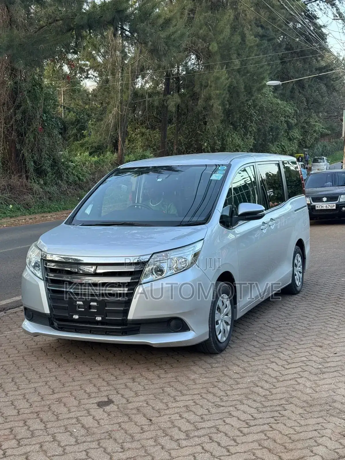 Toyota Noah 2019 Silver