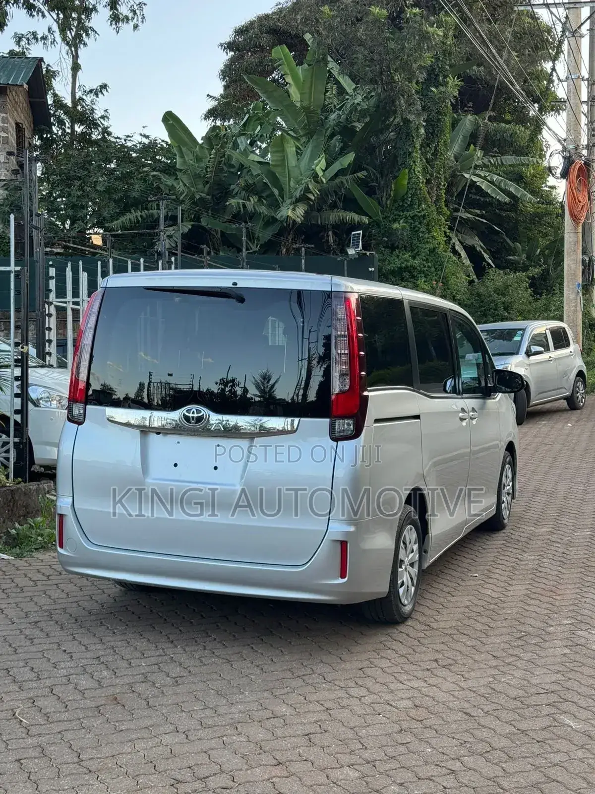 Toyota Noah 2019 Silver