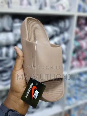 High Quality Rubber Slides Size 40-45 (Nike)
