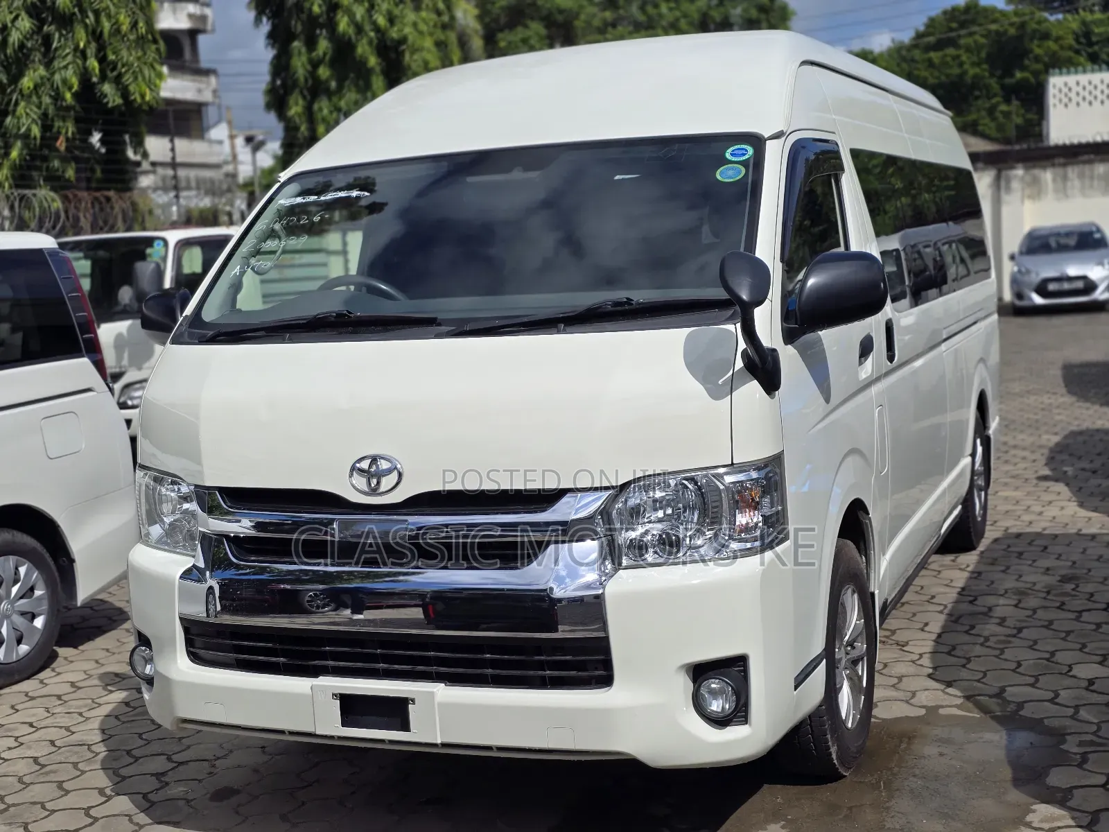 Toyota HiAce 2018 White