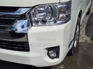 Toyota HiAce 2018 White