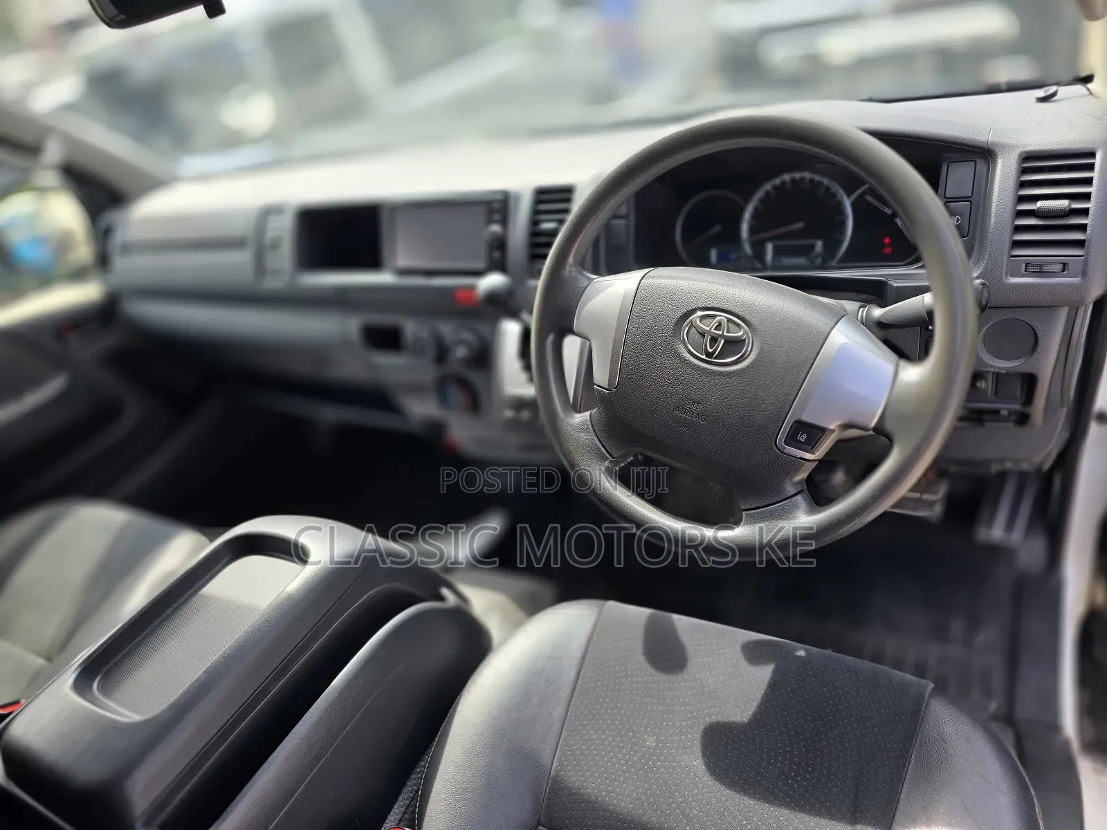 Toyota HiAce 2018 White