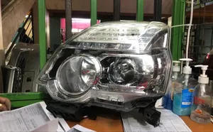 Ex Japan Nissan Xtrail Nt31 Xenon Headlight