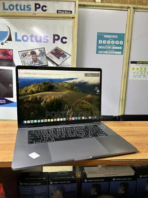 Laptop Apple MacBook Pro 2018 32GB Intel Core I9 SSD 1T