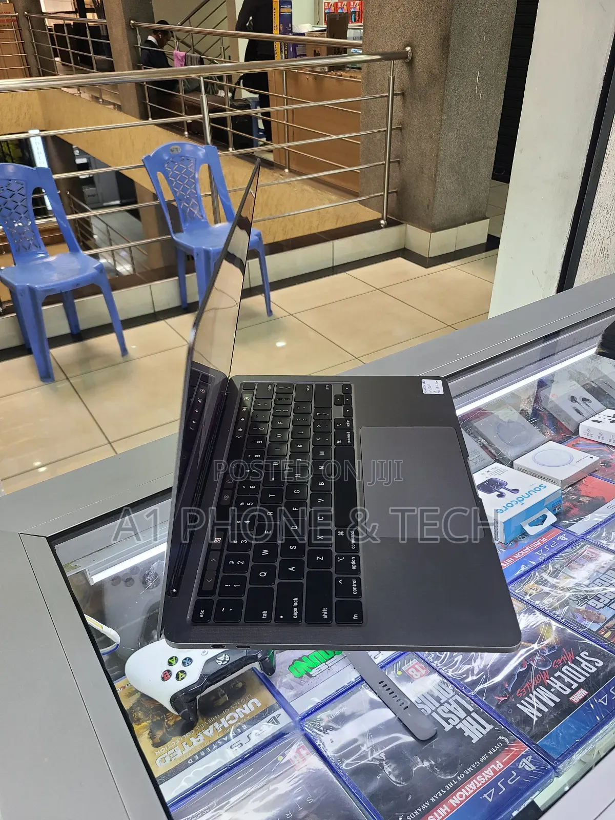 Laptop Apple MacBook 2020 8GB Intel Core i5 SSD 512GB