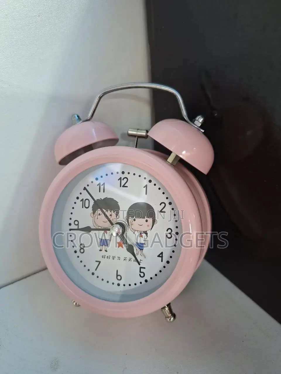 Silent Analog Clock – Alarm With Sweeping Hands