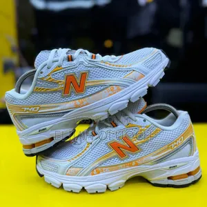 New Balance 740 Silver Grey
Size 38_________45.