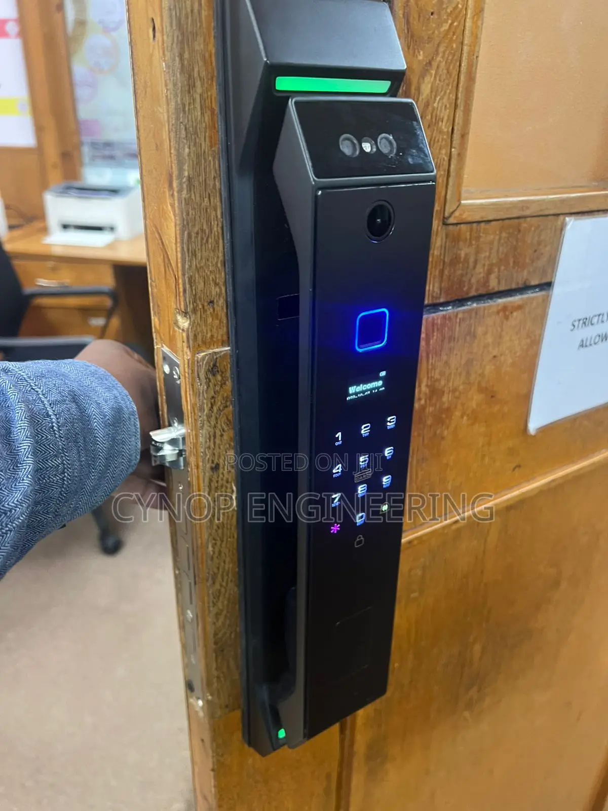 Smart Biometric Locks for Hotels