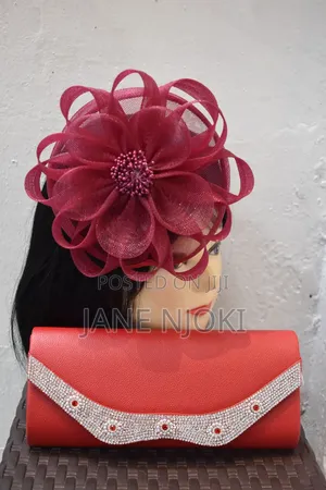 Maroonclutch/Fascinator