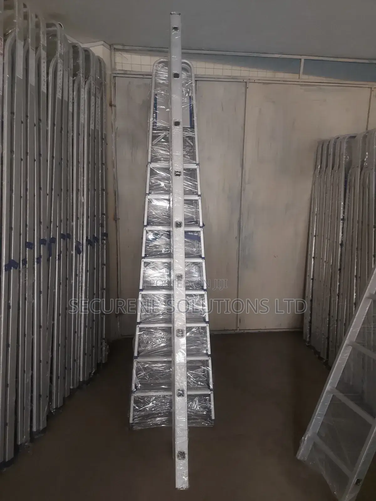 A 9-Step Aluminum Single Ladder