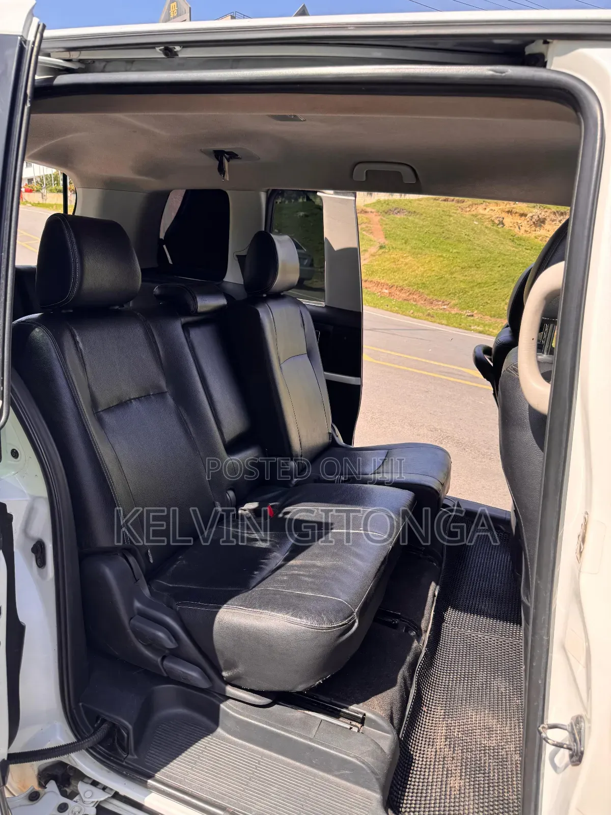Toyota ISIS 2015 White