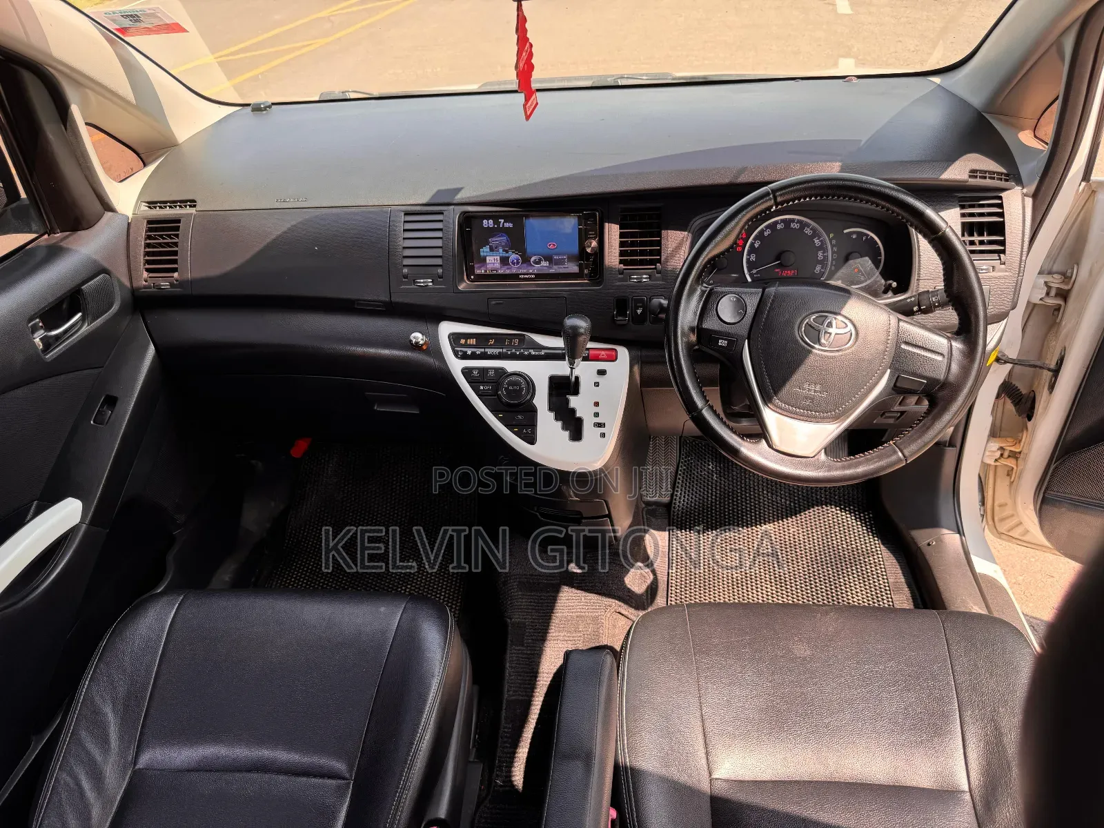 Toyota ISIS 2015 White