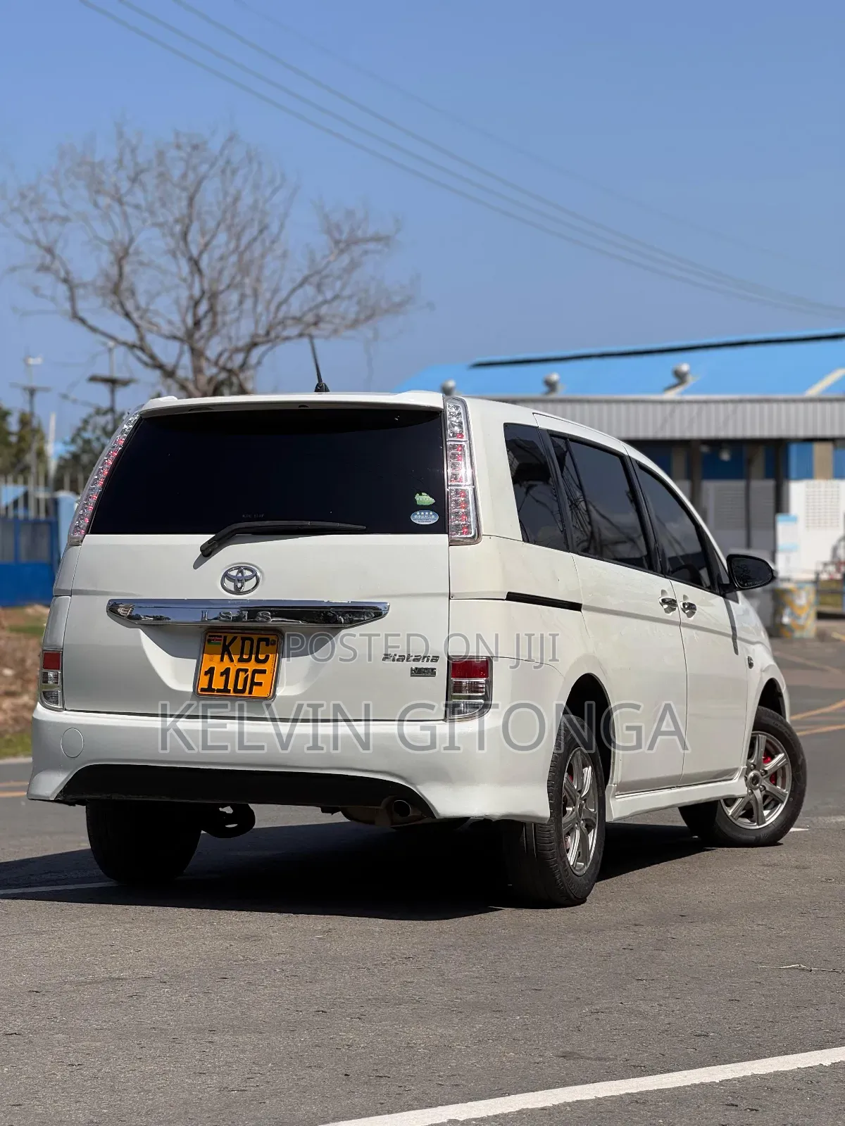Toyota ISIS 2015 White
