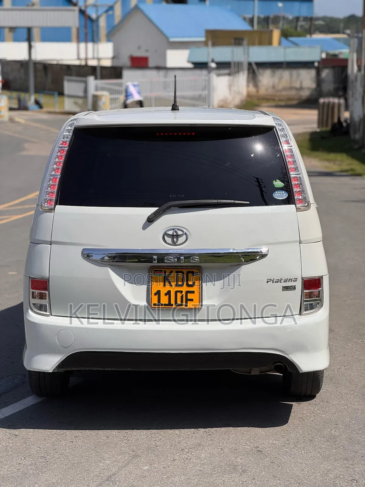 Toyota ISIS 2015 White