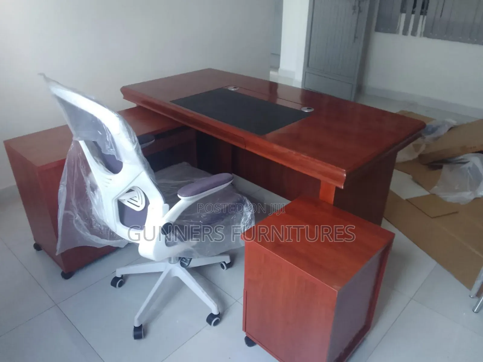 1.6m Mahogany Executive Office Desk