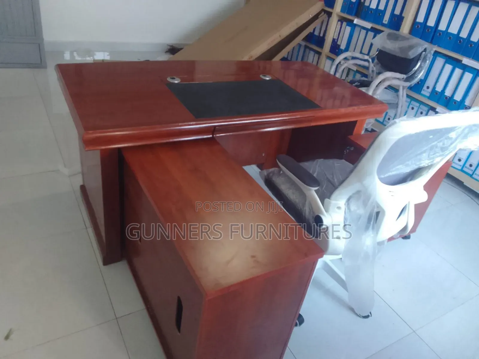 1.6m Mahogany Executive Office Desk